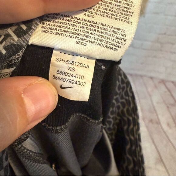Nike Cropped Shin Length DriFit Leggings size XS - Picture 9 of 9